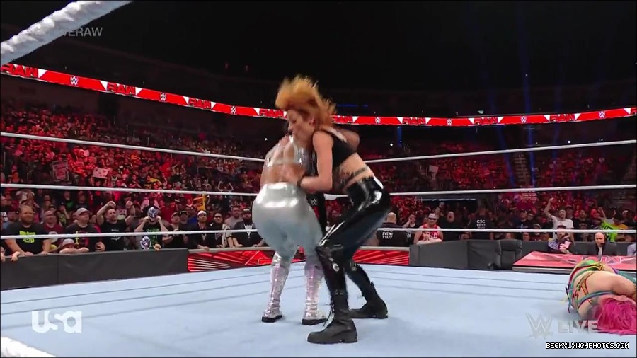 WWE_RAW_30th_May_2022_720p_WEBRip_h264_mp4_001280008.jpg