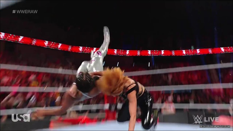 WWE_RAW_30th_May_2022_720p_WEBRip_h264_mp4_001280808.jpg