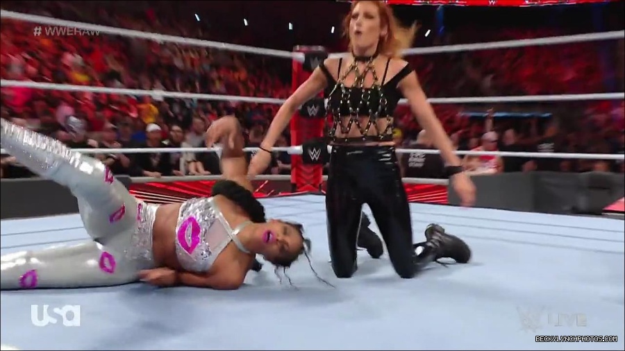 WWE_RAW_30th_May_2022_720p_WEBRip_h264_mp4_001281609.jpg