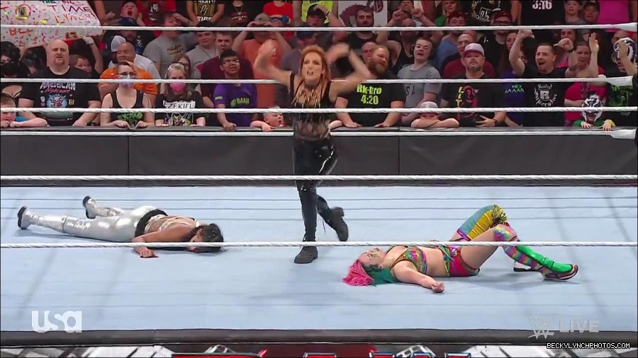 WWE_RAW_30th_May_2022_720p_WEBRip_h264_mp4_001282410.jpg