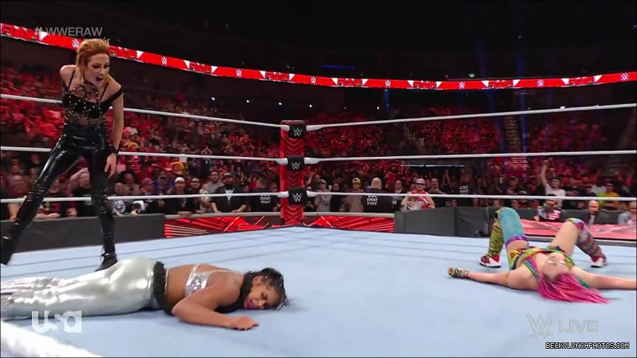 WWE_RAW_30th_May_2022_720p_WEBRip_h264_mp4_001285213.jpg