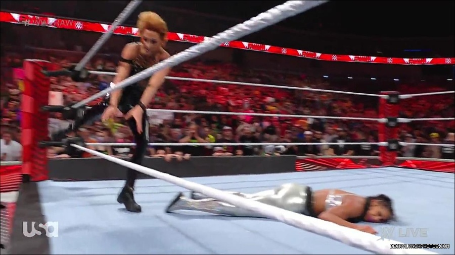 WWE_RAW_30th_May_2022_720p_WEBRip_h264_mp4_001286414.jpg