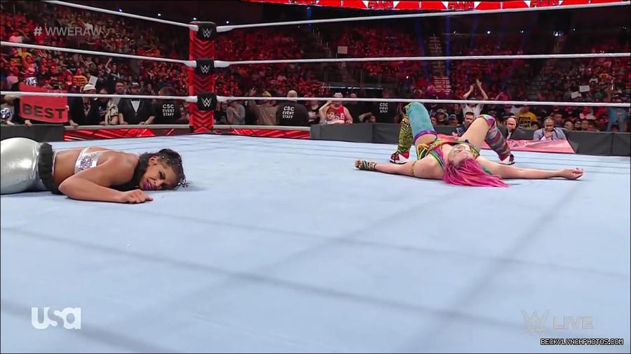 WWE_RAW_30th_May_2022_720p_WEBRip_h264_mp4_001289617.jpg