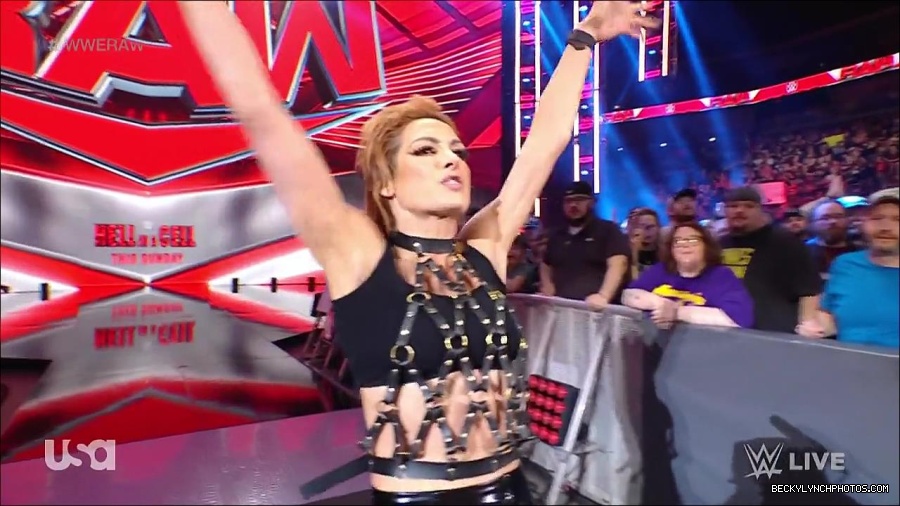 WWE_RAW_30th_May_2022_720p_WEBRip_h264_mp4_001291219.jpg
