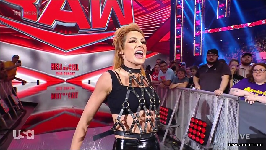 WWE_RAW_30th_May_2022_720p_WEBRip_h264_mp4_001292020.jpg