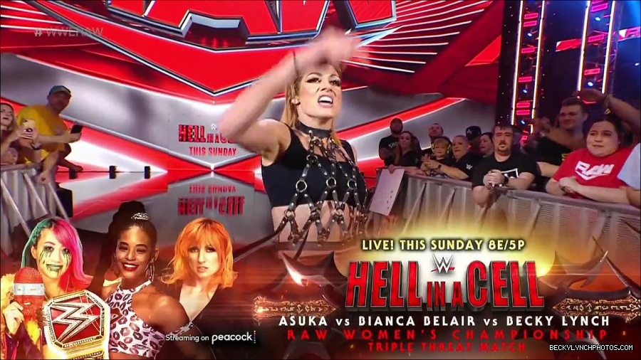 WWE_RAW_30th_May_2022_720p_WEBRip_h264_mp4_001295223.jpg