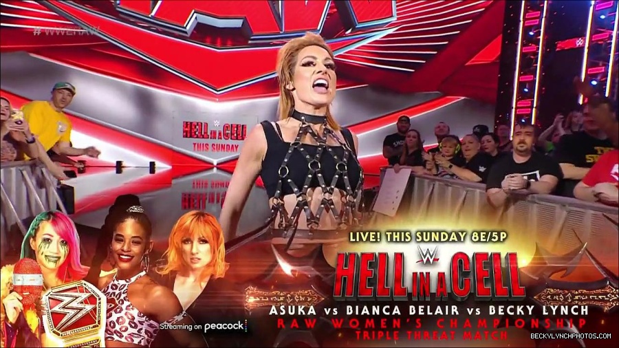 WWE_RAW_30th_May_2022_720p_WEBRip_h264_mp4_001295623.jpg