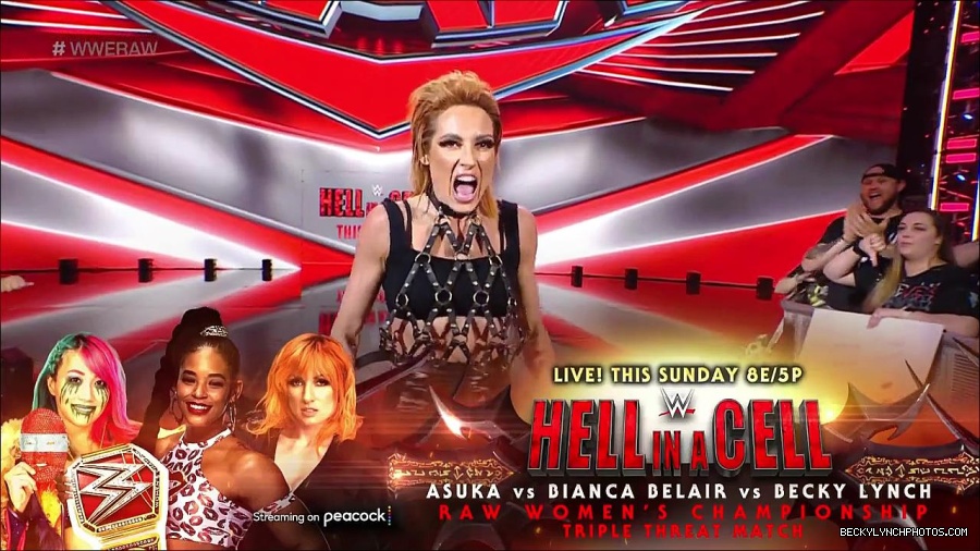 WWE_RAW_30th_May_2022_720p_WEBRip_h264_mp4_001299227.jpg