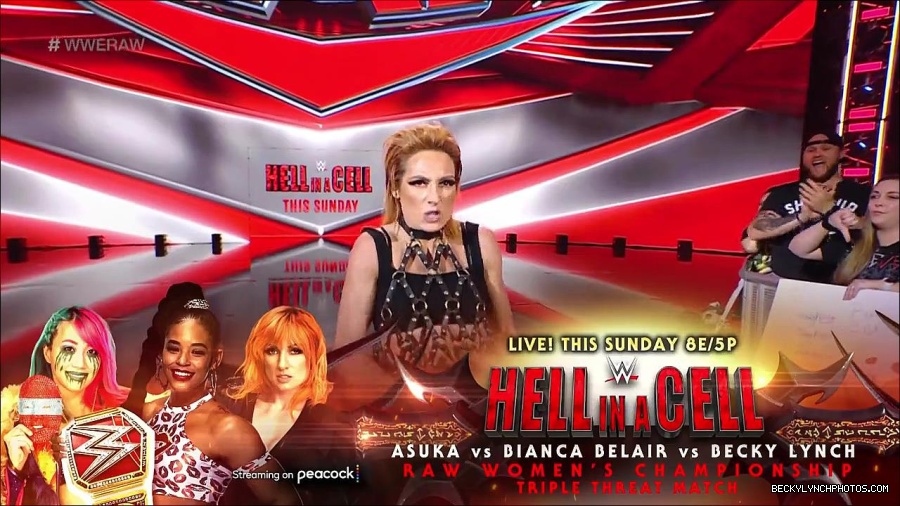 WWE_RAW_30th_May_2022_720p_WEBRip_h264_mp4_001300028.jpg