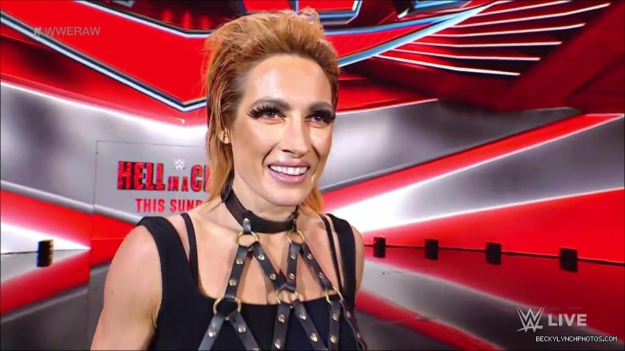 WWE_RAW_30th_May_2022_720p_WEBRip_h264_mp4_001323251.jpg