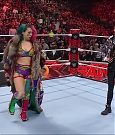 WWE_RAW_30th_May_2022_720p_WEBRip_h264_mp4_000505271.jpg