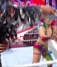 WWE_RAW_30th_May_2022_720p_WEBRip_h264_mp4_000586152.jpg
