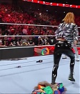 WWE_RAW_30th_May_2022_720p_WEBRip_h264_mp4_000595761.jpg