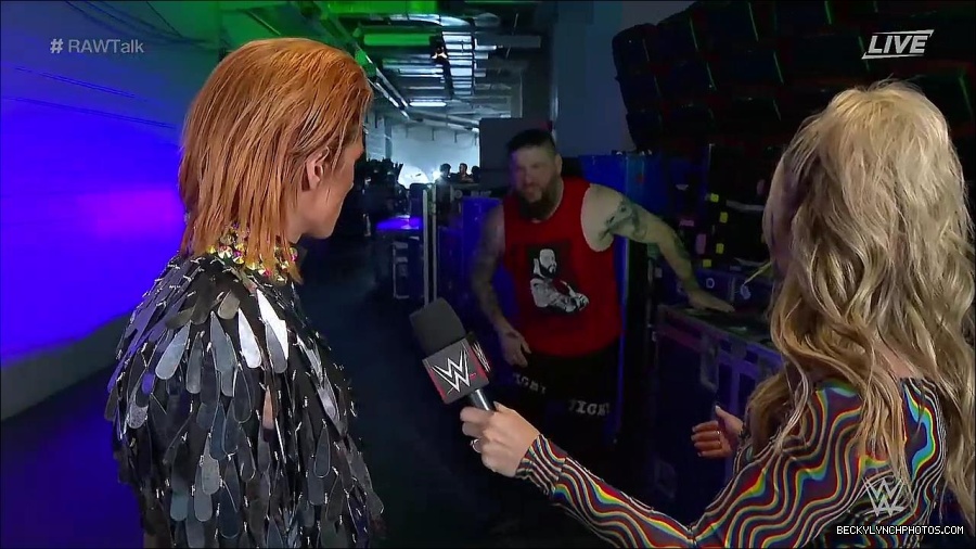 WWE_Raw_Talk_2022_05_30_720p_WEB_h264-HEEL_mp4_000885388.jpg