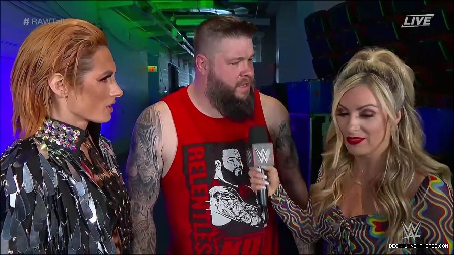 WWE_Raw_Talk_2022_05_30_720p_WEB_h264-HEEL_mp4_000903388.jpg