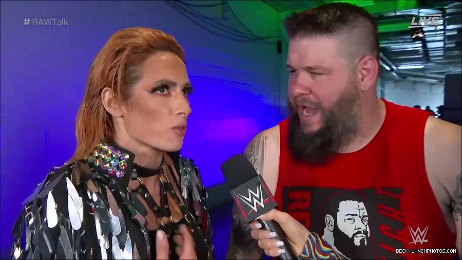 WWE_Raw_Talk_2022_05_30_720p_WEB_h264-HEEL_mp4_000913388.jpg