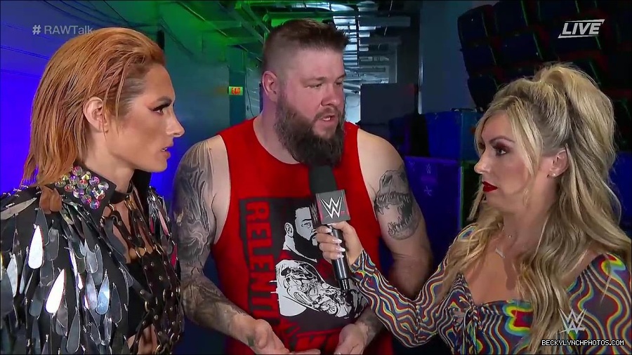 WWE_Raw_Talk_2022_05_30_720p_WEB_h264-HEEL_mp4_000925788.jpg