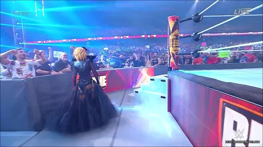 WWE_Hell_In_A_Cell_2022_720p_WEB_h264-HEEL_mp4_000561221.jpg