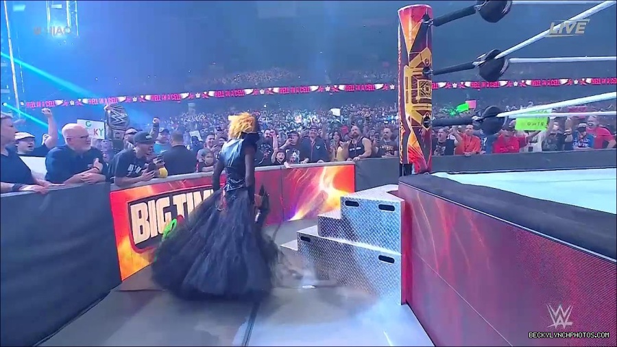 WWE_Hell_In_A_Cell_2022_720p_WEB_h264-HEEL_mp4_000562421.jpg