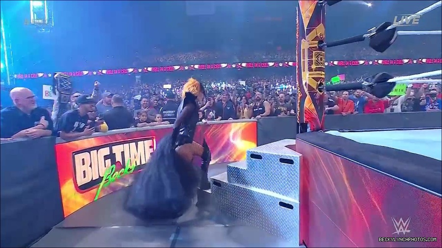 WWE_Hell_In_A_Cell_2022_720p_WEB_h264-HEEL_mp4_000562821.jpg