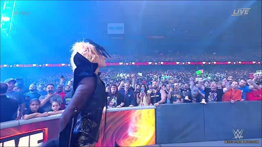 WWE_Hell_In_A_Cell_2022_720p_WEB_h264-HEEL_mp4_000564821.jpg