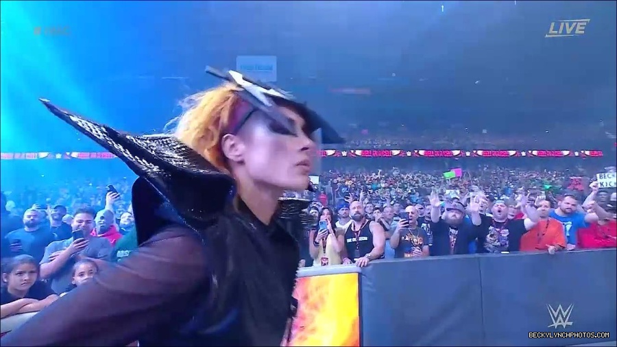 WWE_Hell_In_A_Cell_2022_720p_WEB_h264-HEEL_mp4_000565621.jpg