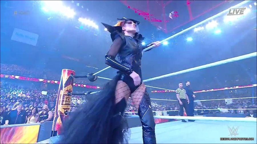 WWE_Hell_In_A_Cell_2022_720p_WEB_h264-HEEL_mp4_000568821.jpg