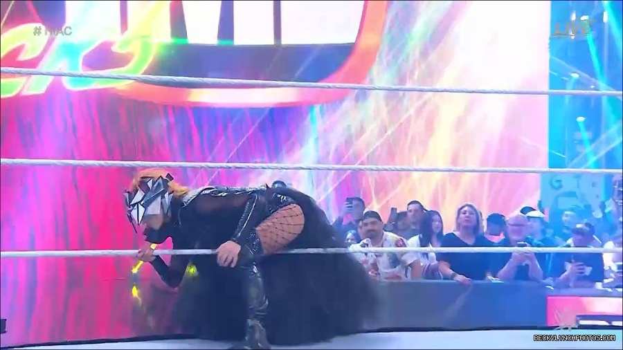 WWE_Hell_In_A_Cell_2022_720p_WEB_h264-HEEL_mp4_000570821.jpg