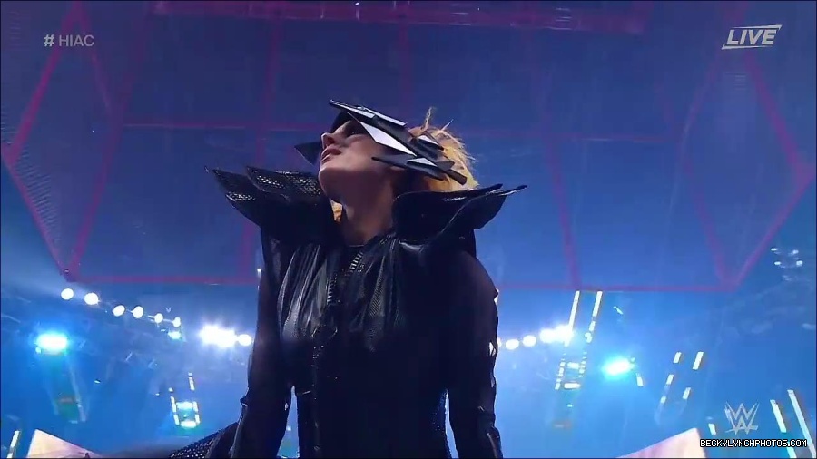 WWE_Hell_In_A_Cell_2022_720p_WEB_h264-HEEL_mp4_000587621.jpg