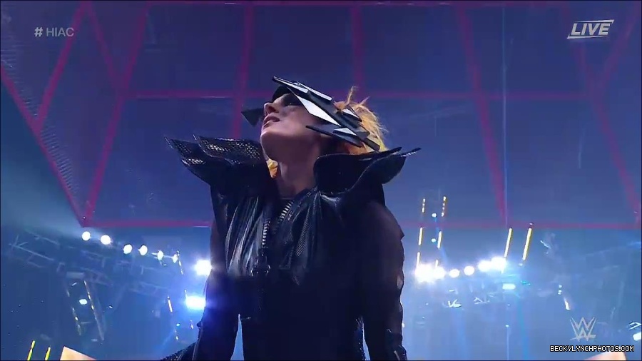 WWE_Hell_In_A_Cell_2022_720p_WEB_h264-HEEL_mp4_000588021.jpg