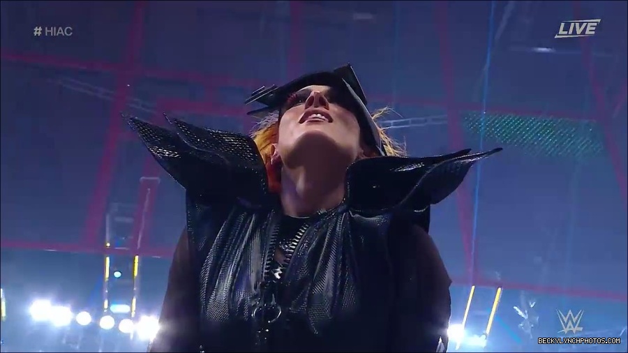 WWE_Hell_In_A_Cell_2022_720p_WEB_h264-HEEL_mp4_000589621.jpg