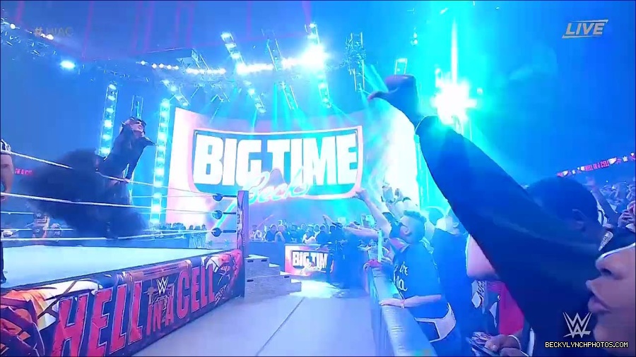 WWE_Hell_In_A_Cell_2022_720p_WEB_h264-HEEL_mp4_000596421.jpg