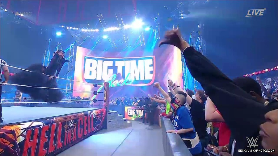 WWE_Hell_In_A_Cell_2022_720p_WEB_h264-HEEL_mp4_000596821.jpg