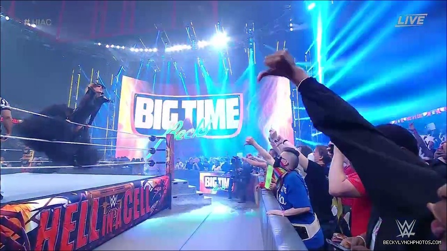 WWE_Hell_In_A_Cell_2022_720p_WEB_h264-HEEL_mp4_000597221.jpg