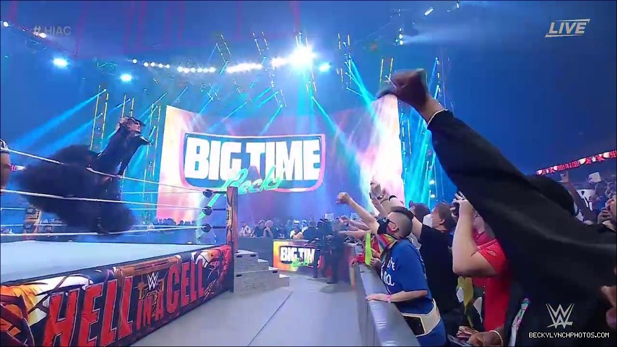 WWE_Hell_In_A_Cell_2022_720p_WEB_h264-HEEL_mp4_000597621.jpg