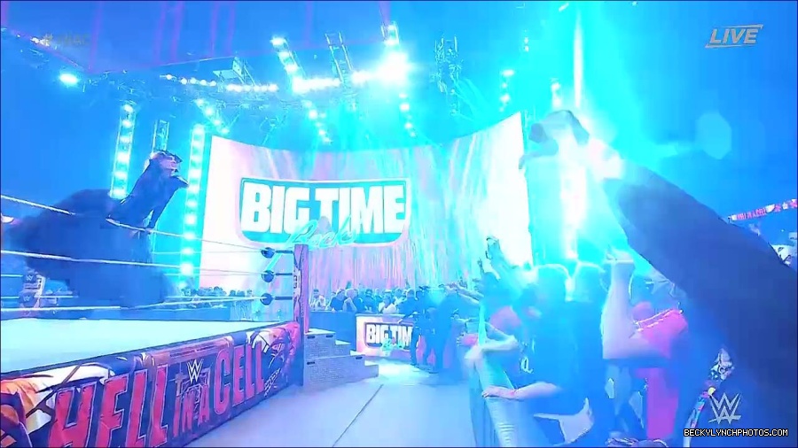 WWE_Hell_In_A_Cell_2022_720p_WEB_h264-HEEL_mp4_000598421.jpg