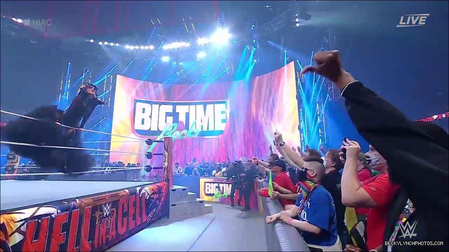 WWE_Hell_In_A_Cell_2022_720p_WEB_h264-HEEL_mp4_000598821.jpg