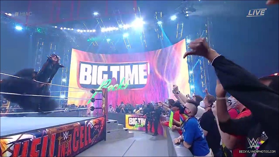 WWE_Hell_In_A_Cell_2022_720p_WEB_h264-HEEL_mp4_000599621.jpg