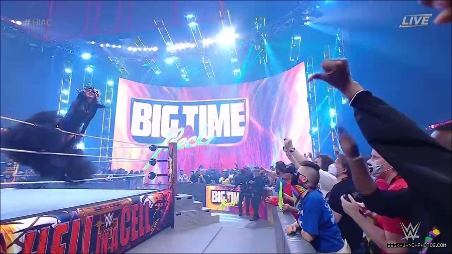 WWE_Hell_In_A_Cell_2022_720p_WEB_h264-HEEL_mp4_000600021.jpg