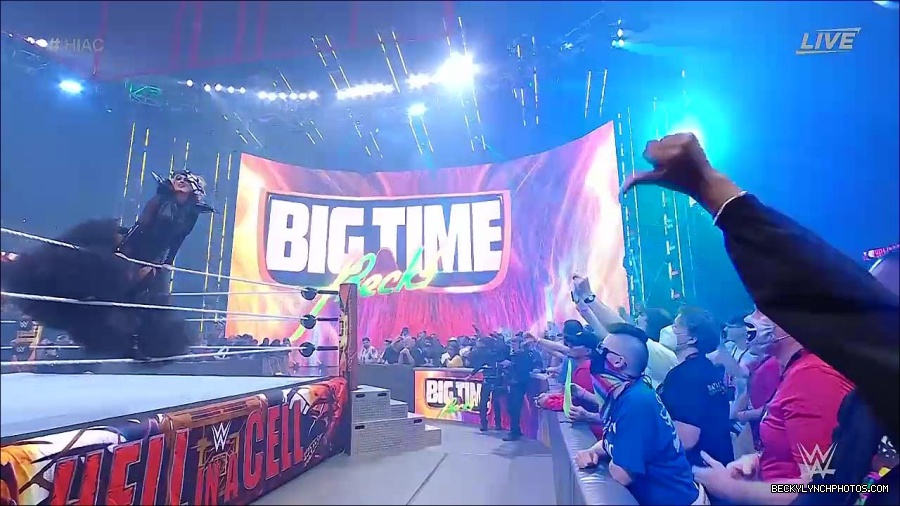 WWE_Hell_In_A_Cell_2022_720p_WEB_h264-HEEL_mp4_000600421.jpg