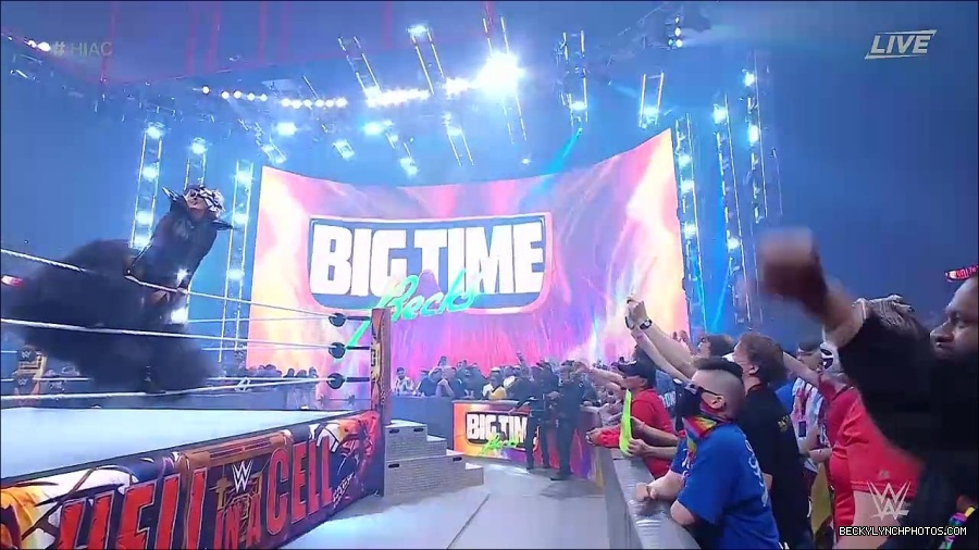 WWE_Hell_In_A_Cell_2022_720p_WEB_h264-HEEL_mp4_000600821.jpg