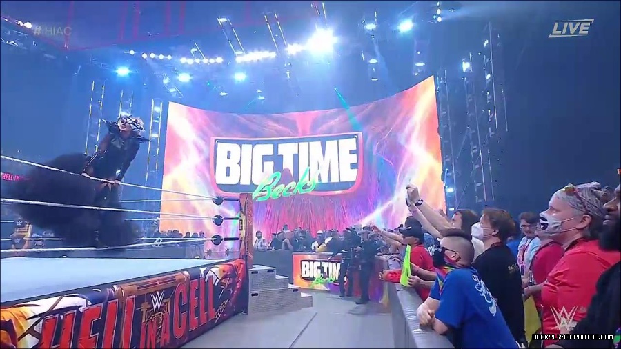 WWE_Hell_In_A_Cell_2022_720p_WEB_h264-HEEL_mp4_000601621.jpg