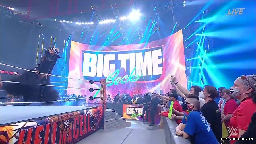 WWE_Hell_In_A_Cell_2022_720p_WEB_h264-HEEL_mp4_000602021.jpg