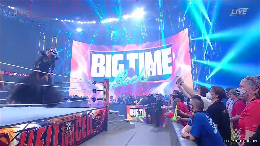 WWE_Hell_In_A_Cell_2022_720p_WEB_h264-HEEL_mp4_000602421.jpg