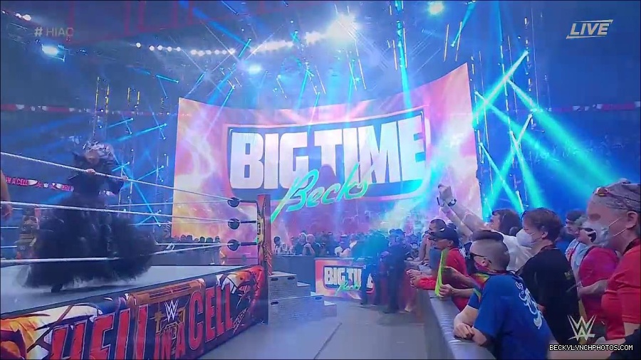 WWE_Hell_In_A_Cell_2022_720p_WEB_h264-HEEL_mp4_000602821.jpg