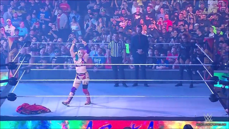 WWE_Hell_In_A_Cell_2022_720p_WEB_h264-HEEL_mp4_000685621.jpg