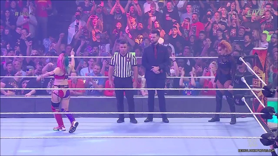 WWE_Hell_In_A_Cell_2022_720p_WEB_h264-HEEL_mp4_000691221.jpg