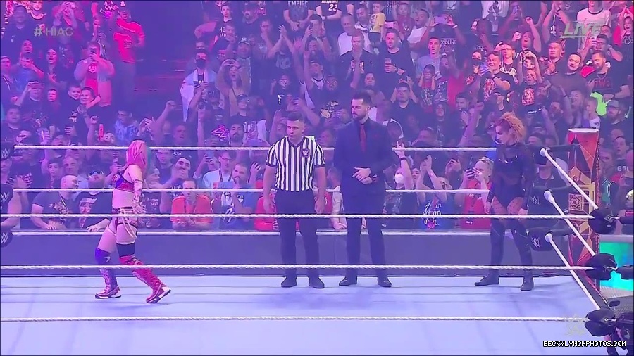 WWE_Hell_In_A_Cell_2022_720p_WEB_h264-HEEL_mp4_000692021.jpg
