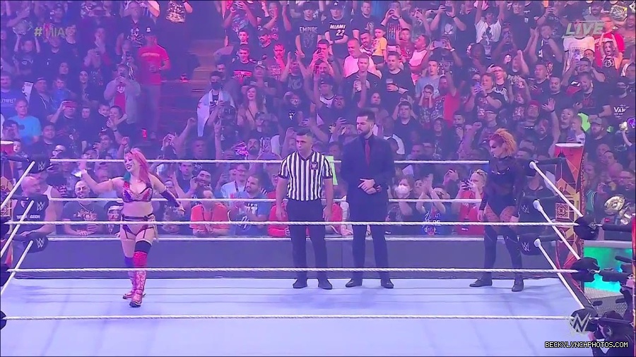 WWE_Hell_In_A_Cell_2022_720p_WEB_h264-HEEL_mp4_000692821.jpg