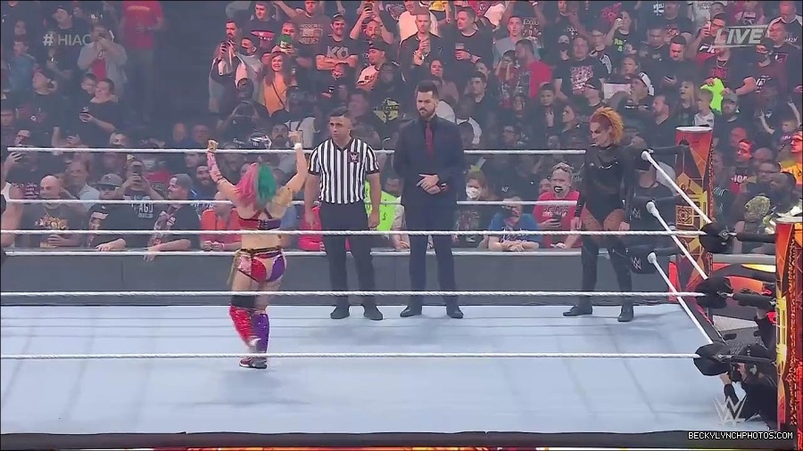 WWE_Hell_In_A_Cell_2022_720p_WEB_h264-HEEL_mp4_000697221.jpg